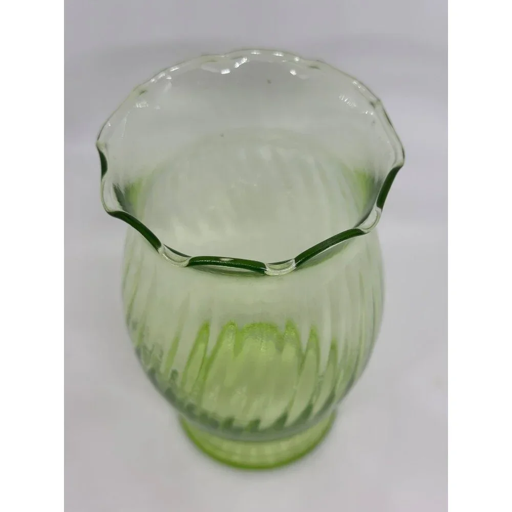 VTG Emerald Green Glass Vase Swirl Pattern Ruffled‎ Edge 3.5x6.5 Tabletop Decor
